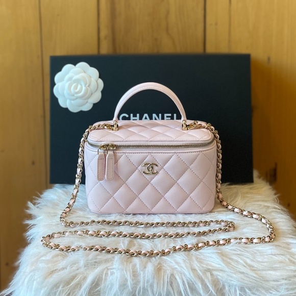 Chanel CC Filigree Vanity Clutch with Chain in Rose Pink Caviar